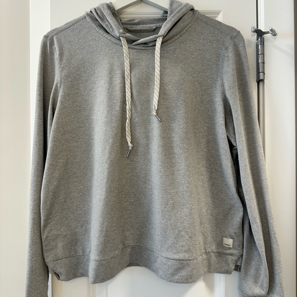 Vuori Essential Dreamknit Large Heather Gray Sweatshirt